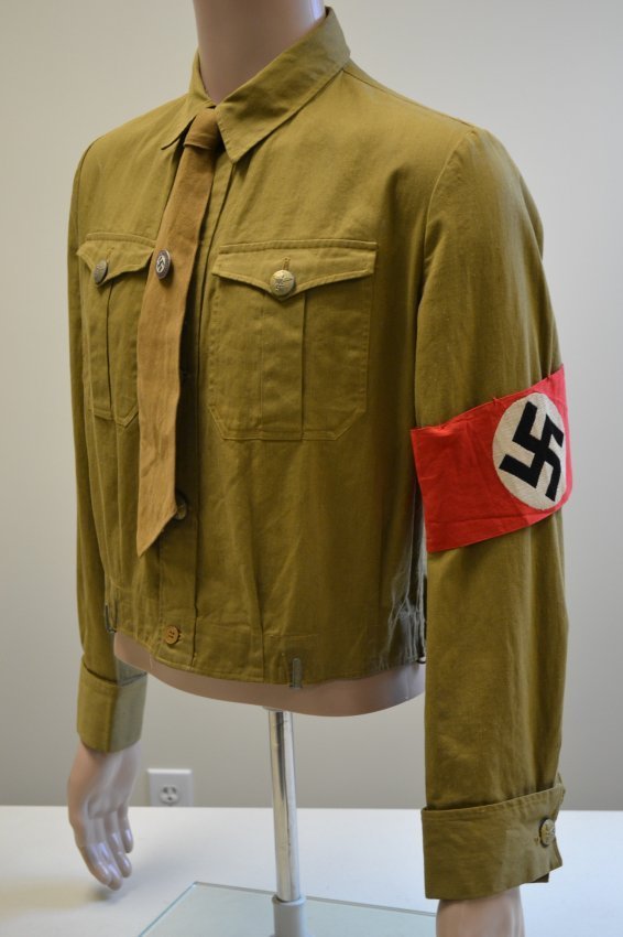 NAZI GERMAN SA HIGH LEADER UNIFORM BROWN SHIRT WITH TIE: NAZI GERMAN SA HIGH LEADER BROWN SHIRT WITH TIE AND NAZI PARTY PIN . GREAT CONDITION WITH WEAR AND A COUPLE SMALL HOLES . SIZE 52 . TYPE WORN BY HIGH LEADER'S WITHOUT COLLAR TABS AND A SMALL POCKET FL