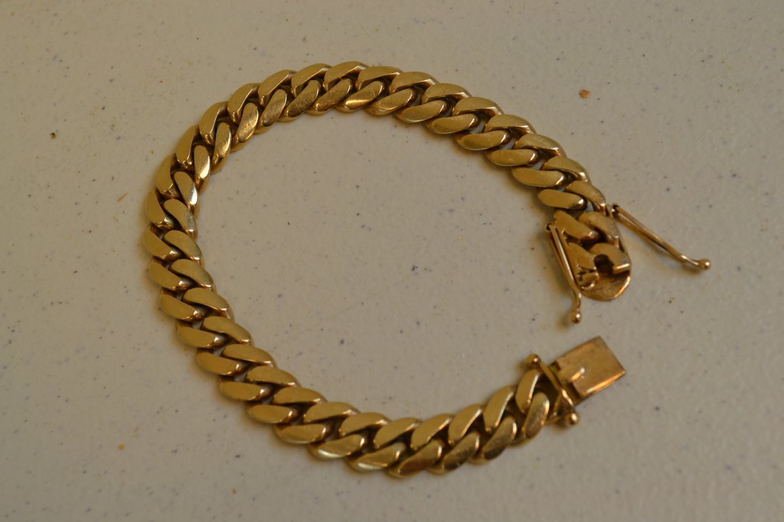 14K GOLD MEN'S CHAIN BRACELET 63.2 GR: 14K GOLD MEN'S CHAIN BRACELET 63.2 GR . SOLID GOLD .USED. 8 1/2 LONG.NO CREDIT CARD OR PAYPAL WILL BE ACCEPTED ON ALL GOLD AND JEWELRY . PAYMENT ONLY BY BANK CHECK , MONEY ORDER , BANK WIRE TRANSFER O