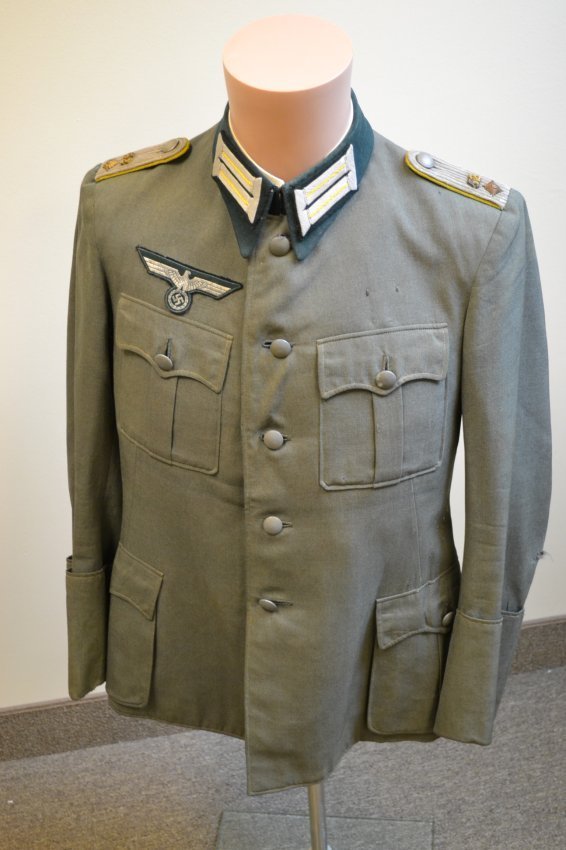 WWII GERMAN ARMY SIGNAL OFFICER'S UNIFORM TUNIC: WWII GERMAN ARMY SIGNAL OFFICER'S UNIFORM TUNIC . NICE LIGHT WEIGHT SUMMER TUNIC. LEMON YELLOW PIPED INSIGNIA FOR SIGNAL. WHITE UNDER COLLAR STILL ATTACHED. NICE WORN BUT CLEAN EXAMPLE . RARE TUNIC.