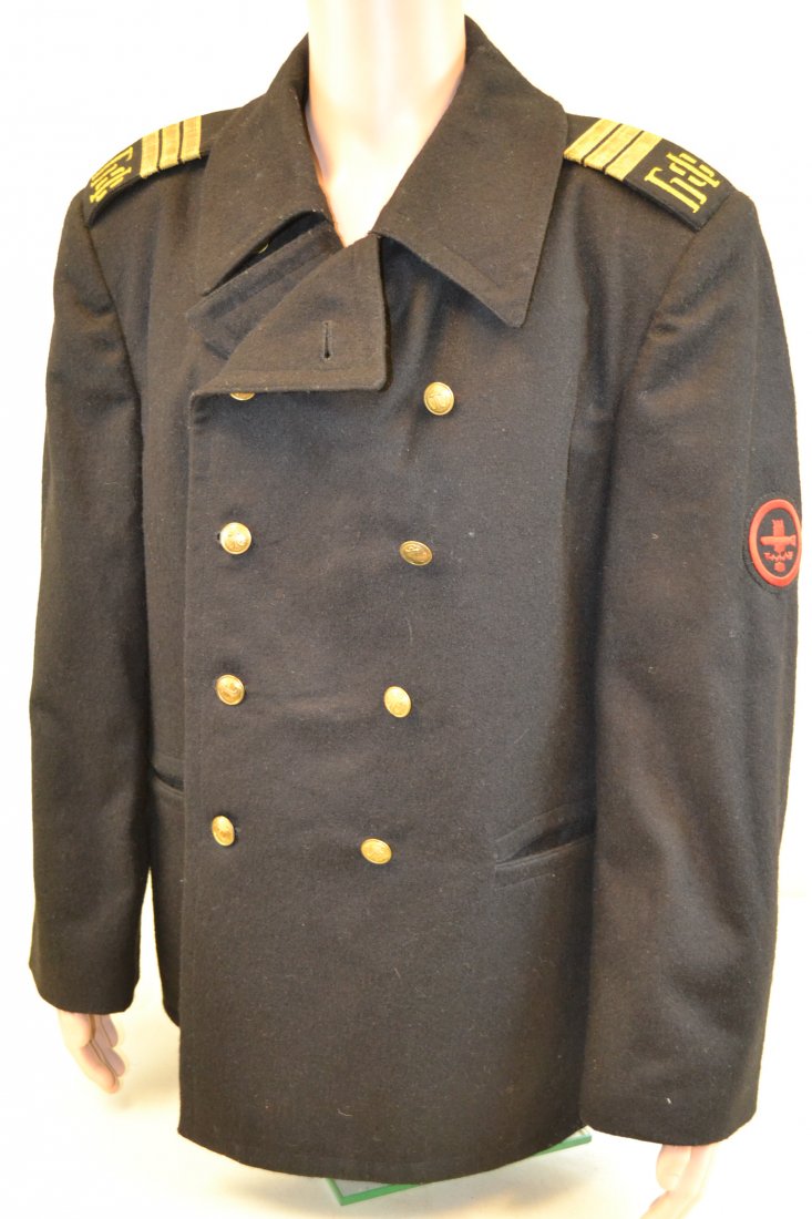 WWII SOVIET RUSSIAN NAVY SUBMARINER TORPEDO MAN JACKET: WWII SOVIET RUSSIAN NAVY SUBMARINER TORPEDO MAN JACKET . VERY NICE HEAVY WOOL COLD WEATHER NAVY UNIFORM JACKET . BALTIC FLEET SHOULDER BOARDS . TORPEDO MAN'S SLEEVE INSIGNIA. XL SIZE. RARE .