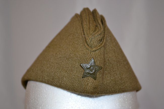 WWII STYLE SOVIET RUSSIAN PILOTKA HAT CAP GREEN STAR: WWII STYLE SOVIET RUSSIAN PILOTKA HAT CAP . FIELD GREEN STAR. MINT CONDITION . SIZE 59 . DATED 1970