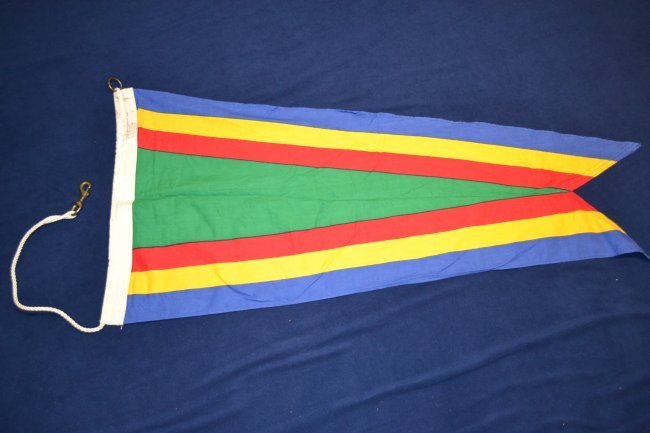 VINTAGE US NAVY PENNANT NAVY UNIT COMMAND AWARD: VINTAGE US NAVY PENNANT NAVY UNIT COMMAND AWARD. 47" LONG . COMPLETE WITH HANGING ROPE AND CLIP .