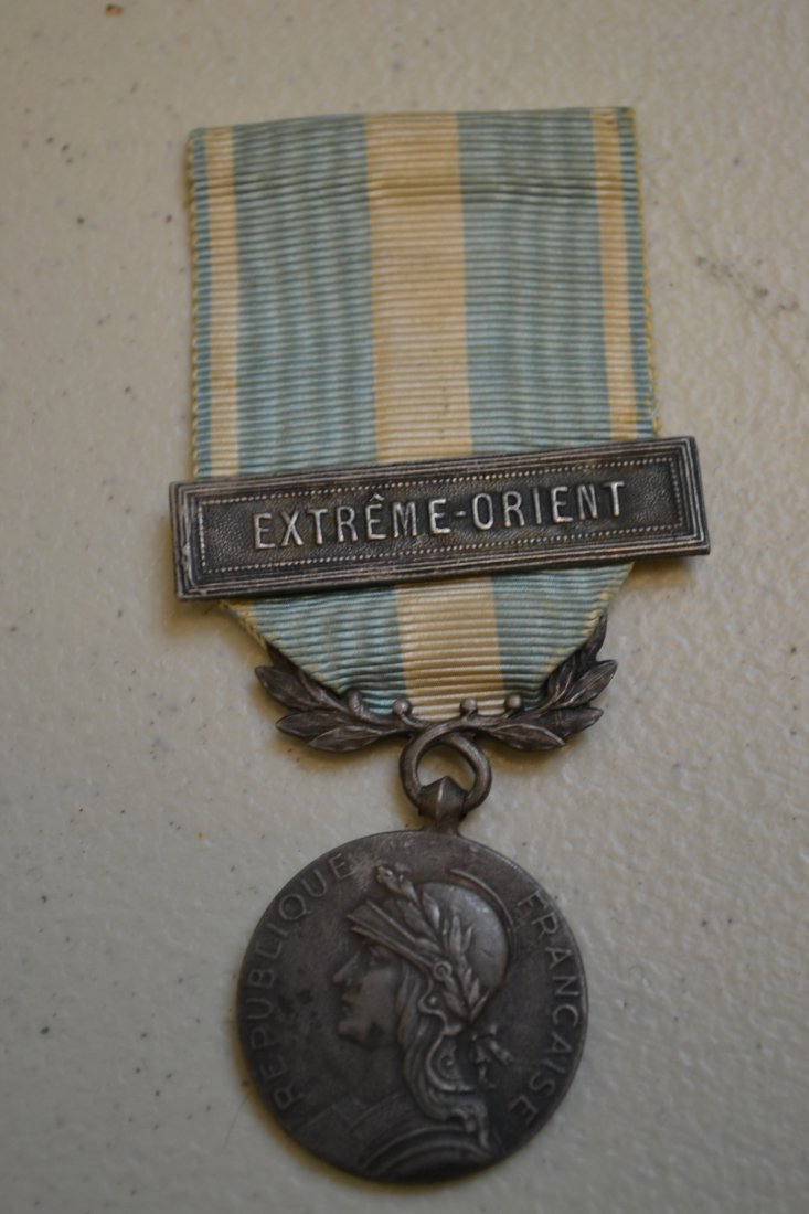 WWII FRENCH COLONIAL MEDAL (Medaille Coloniale) RARE: WWII FRENCH COLONIAL MEDAL (Medaille Coloniale) WITH RARE CAMPAIGN BAR - EXTREME -ORIENT.