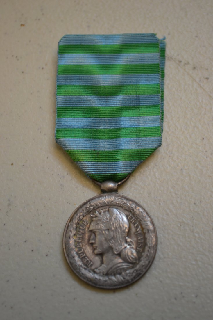FRENCH WAR SILVER MEDAL MADAGASCAR 1st EXPEDITION 1883: FRENCH COLONIAL WAR SILVER MEDAL MADAGASCAR 1st EXPEDITION 1883-1886 .NICE RARE EXAMPLE WITH OWNER'S INITIALS ENGRAVED ON THE BACK