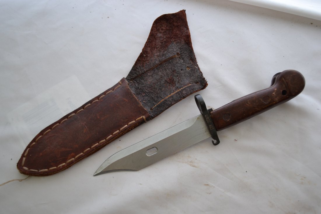 VINTAGE SOVIET BLOCK AK 47 KNIFE BAYONET WITH SHEET: VINTAGE SOVIET BLOCK AK 47 KNIFE BAYONET WITH HANDMADE LEATHER SHEET FOR BELT CARRY .