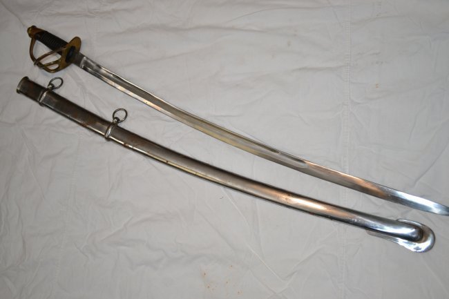 US CIVIL WAR CONFEDERATE STYLE SWORD QUALITY COPY: US CIVIL WAR CONFEDERATE STYLE SWORD QUALITY COPY . GREAT OLDER REPRODUCTION . NICE AGE PATINA ON BRASS FITTINGS AND WEAR AND AGE TO A LEATHER WRAPPED GRIP . NICKEL PLATED SCABBARD WITH SOME RUST SPOT