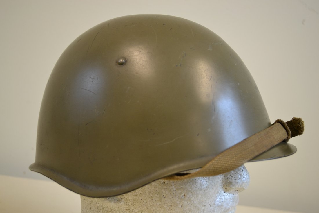 WWII SOVIET RUSSIAN M 39 STEEL HELMET 1940 DATED: WWII SOVIET RUSSIAN M 39 STEEL HELMET 1940 DATED . VERY RARE TO FIND IN THIS FINE CONDITION AND ALL COMPLETE WITH ITS LINED AND CHINSTRAP .
