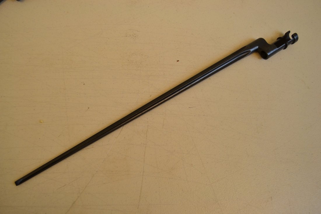 WWI RUSSIAN MOSIN NAGANT M91 SOCKET BAYONET: WWI RUSSIAN MOSIN NAGANT M91 SOCKET BAYONET . MINT CONDITION . LOOKS LIKE NEVER ISSUED WITHOUT MOUNTING RING .