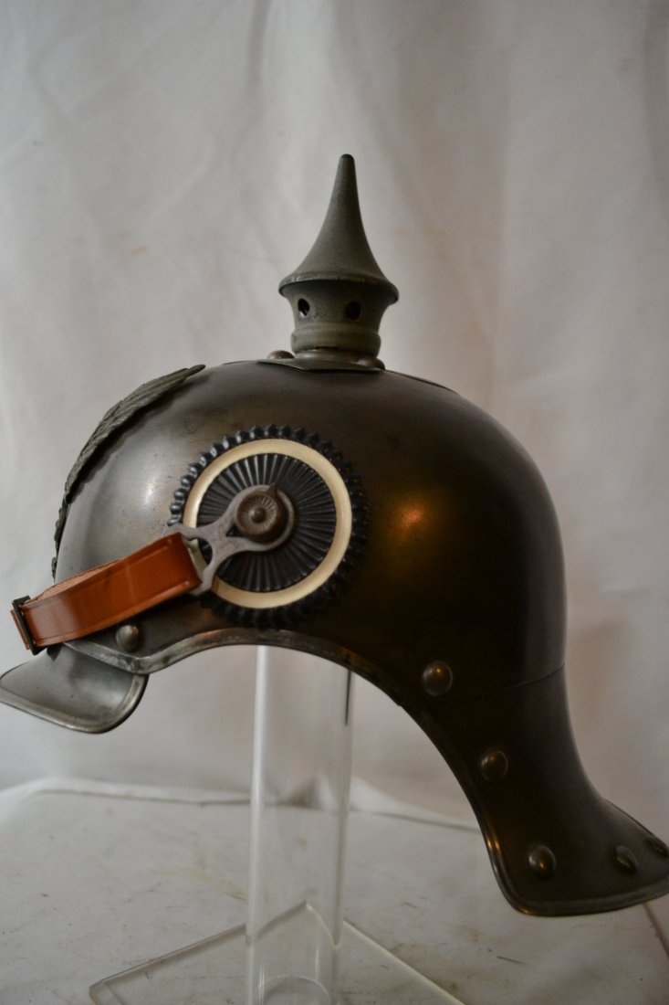 WWI PRUSSIAN JAGER ZU PFERDE METAL SPIKE HELMET M1915: WWI PRUSSIAN JAGER ZU PFERDE METAL SPIKE HELMET M1915 . GREAT AND CLEAN EXAMPLE. DATED 1916 INSIDE AND MAKER STAMPED . NO DENTS AND ALL ORIGINAL STEEL ANODIZED BLACK BODY . CHINSTRAP AND COCADES ARE A
