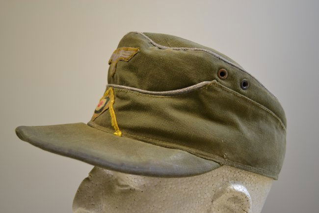 WWII GERMAN ARMY AFRIKA KORP OFFICER'S TROPICAL HAT: WWII GERMAN ARMY AFRIKA KORP OFFICER'S TROPICAL HAT. WELL WORN EXAMPLE. YELLOW SOUTACHE . RED LINER WITH INK STAMPS DATING IT TO 1941 AND SIZE 57. MUCH WEAR INSIDE AND OUT. SILVER PIPED FOR OFFICER. V