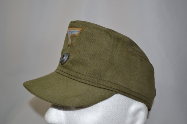 WWII GERMAN ARMY AFRIKA KORP OFFICER'S TROPICAL CAP HAT: WWII GERMAN ARMY AFRIKA KORP TROPICAL HAT .RARE FIELD WORN EXAMPLE . RED LINING WITH NO VISIBLE STAMPS. SIZE 57