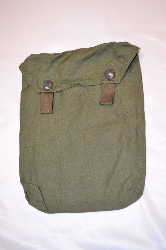 WWII GERMAN M31 GAS MASK CAPE CARRY BAG 1943: WWII GERMAN M31 GAS MASK CAPE CARRY BAG . DATED 1943 . GREAT CONDITION.