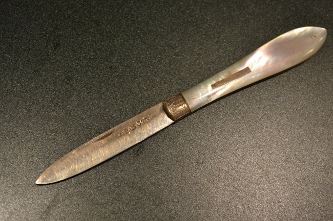 ANTIQUE VICTORIAN BRITISH SILVER FOLDING KNIFE: ANTIQUE VICTORIAN BRITISH SILVER FOLDING KNIFE . HIGH QUALITY MADE WITH MOTHER OF PEARL HANDLE. SILVER HALLMARKS ON THE BLADE . 5.5" LONG WITH 2.5" BLADE