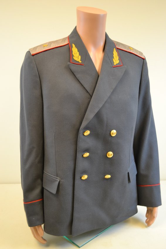 SOVIET RUSSIAN POLICE MVD GENERAL DRESS UNIFORM TUNIC: SOVIET RUSSIAN POLICE MVD GENERAL DRESS UNIFORM TUNIC . BEAUTIFUL HIGH QUALITY MADE WITH GOLD WIRE BULLION EMBROIDERY . XL SIZE . RARE .