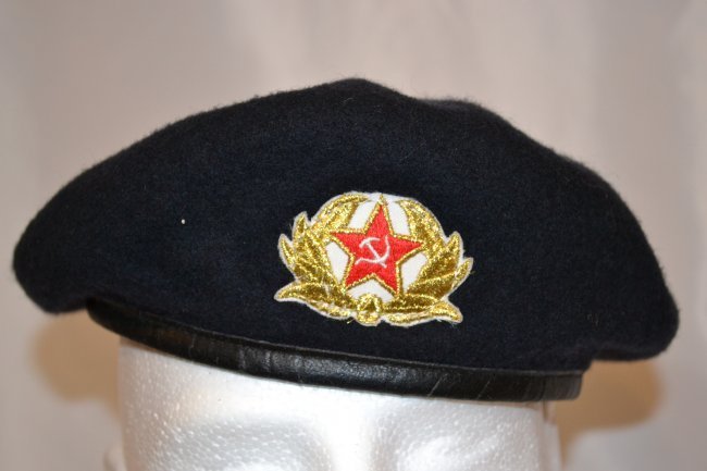 RARE US BANCROFT MADE SOVIET RUSSIAN BERET HOLLIWOOD: RARE US BANCROFT MADE SOVIET RUSSIAN BERET HOLLYWOOD USED. SOVIET EMBROIDERED INSIGNIA. USED FOR THE MOVIE INDUSTRIES. SIZE 7 . 70'S-80'S MADE. INTERESTING PIECE