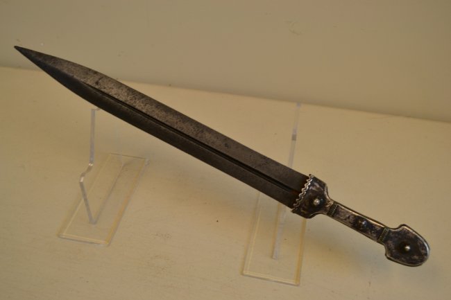 IMPERIAL RUSSIA CAUCASIAN SILVER MOUNTED KINJAL DAGGER: IMPERIAL RUSSIA CAUCASIAN SILVER MOUNTED KINJAL DAGGER . NICE OLD KINJAL . NO SCABBARD . 19TH CENTURY. 22" LONG WITH 16" BLADE