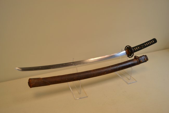 ANTIQUE JAPANESE SAMURAI SWORD SIGNED OLD BLADE WWII: ANTIQUE JAPANESE SAMURAI SWORD SIGNED OLD BLADE . WWII COVERED LEATHER ON SCABBARD . SOME \" BATTLE SCARS \" ON THE BLADE EDGE SHOWING NICKS FROM IMPACT WITH ANOTHER BLADE . VERY HIGH QUALITY VERY OLD