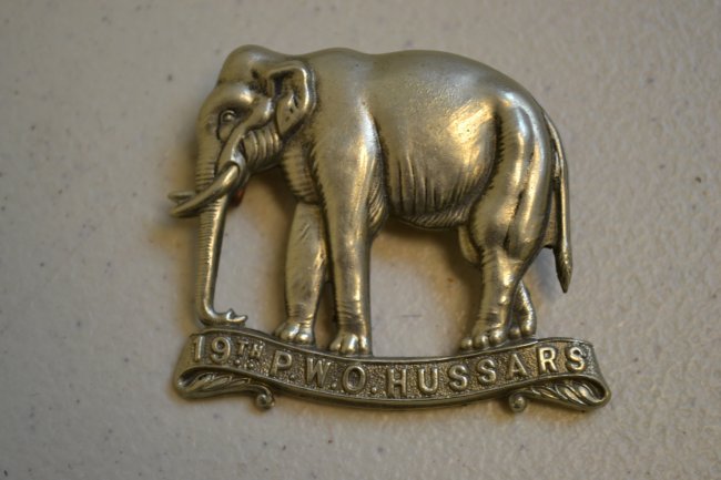 ANTIQUE BRITISH 19th QUEEN ALEXANDRAS OWN HUSSARS BADGE: ANTIQUE BRITISH 19th QUEEN ALEXANDRA'S OWN ROYAL HUSSARS BADGE. RARE ORIGINAL BADGE . USED IN 1898-1902