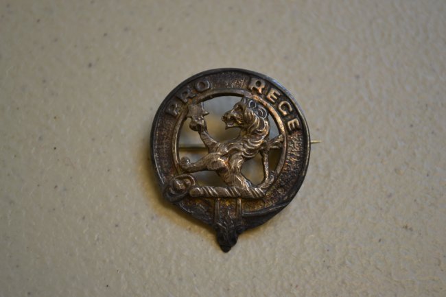 ANTIQUE SILVER SCOTTISH CLAN BADGE: ANTIQUE SILVER SCOTTISH CLAN BADGE . SOLID SILVER. HALLMARKED