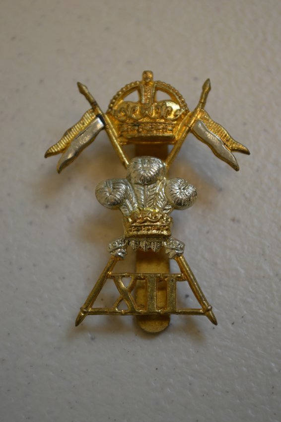 WWI 12th ROYAL LANCER'S PRINCE OF WALES CAP BADGE: WWI 12th ROYAL LANCER'S PRINCE OF WALES CAP BADGE