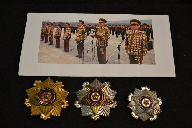 RARE NORTH KOREAN SET OF 3 ORDERS OF NATIONAL FLAG: RARE NORTH KOREAN SET OF 3 ORDERS OF NATIONAL FLAG .1ST , 2ND AND 3RD CLASS .COMES WITH DECORATED KOREAN OFFICER'S PICTURE
