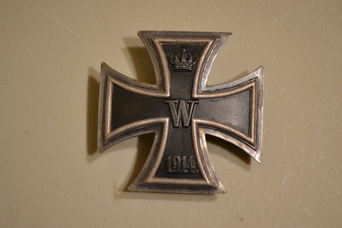 WWI IMPERIAL GERMAN 1914 IRON CROSS 1st CLASS SCREW BAC: WWI IMPERIAL GERMAN 1914 IRON CROSS 1st CLASS SCREW BACK . NICE 800 SILVER STAMPED .