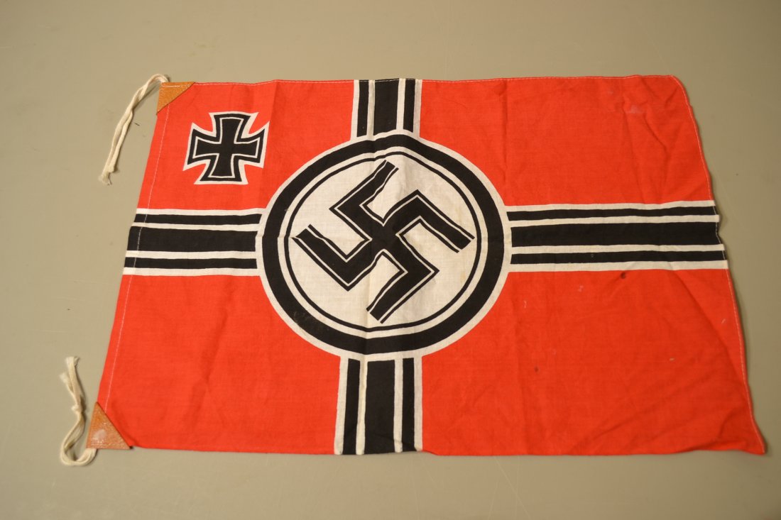 WWII GERMAN NAZI WAR FLAG JAPANESE NAVY USED AND MADE: WWII GERMAN NAZI WAR FLAG JAPANESE NAVY USED AND MADE . VERY RARE FLAG . USED BY JAPANESE NAVE WHEN IN GERMAN PORTS OR TERRITORY . ALSO WHEN IN COMBINED MISSIONS AND EXERSISES .