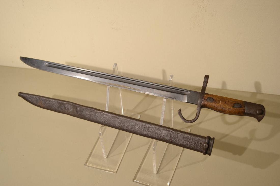 WWII JAPANESE ARISAKA RIFLE BAYONET WITH SCABBARD: WWII JAPANESE ARISAKA RIFLE BAYONET WITH SCABBARD