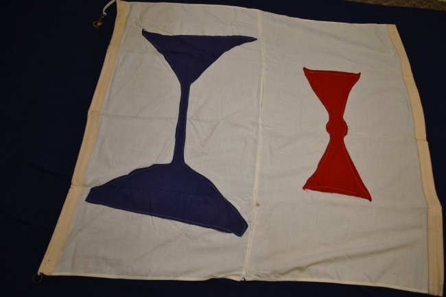 VINTAGE US NAVY SIGNAL FLAG LETTER ALFA: VINTAGE US NAVY SIGNAL FLAG LETTER ALFA . SIGNAL SIZE 4 . 50" X 53" . COMPLETE WITH HANGING ROPE AND CLIP