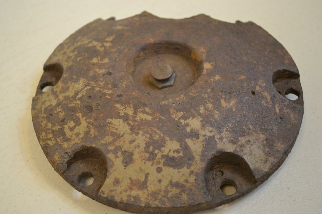 WWII GERMAN PANZER IV STUG IV WHEEL HUB CAP RUSSIAN DUG: WWII GERMAN PANZER IV STUG IV WHEEL HUB CAP . RUSSIAN FRONT DUG . BATTLE DAMAGED .AMAZINGLY MOST OF ORIGINAL PAINT SURVIVED . TAN TROPICAL COLORS TELLS THE STORY OF THESE TANKS WERE TRANSFERRED FROM A