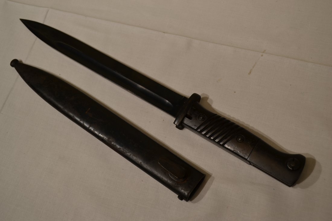 WWII GERMAN K98 COMBAT BAYONET: WWII GERMAN K98 COMBAT BAYONET . GREAT CONDITION NICE AND DEEP BLUED BLADE DATED 1940 . NON MATCHING SCABBARD. J .Sch BLADE . A.S.W. 1940 SCABBARD
