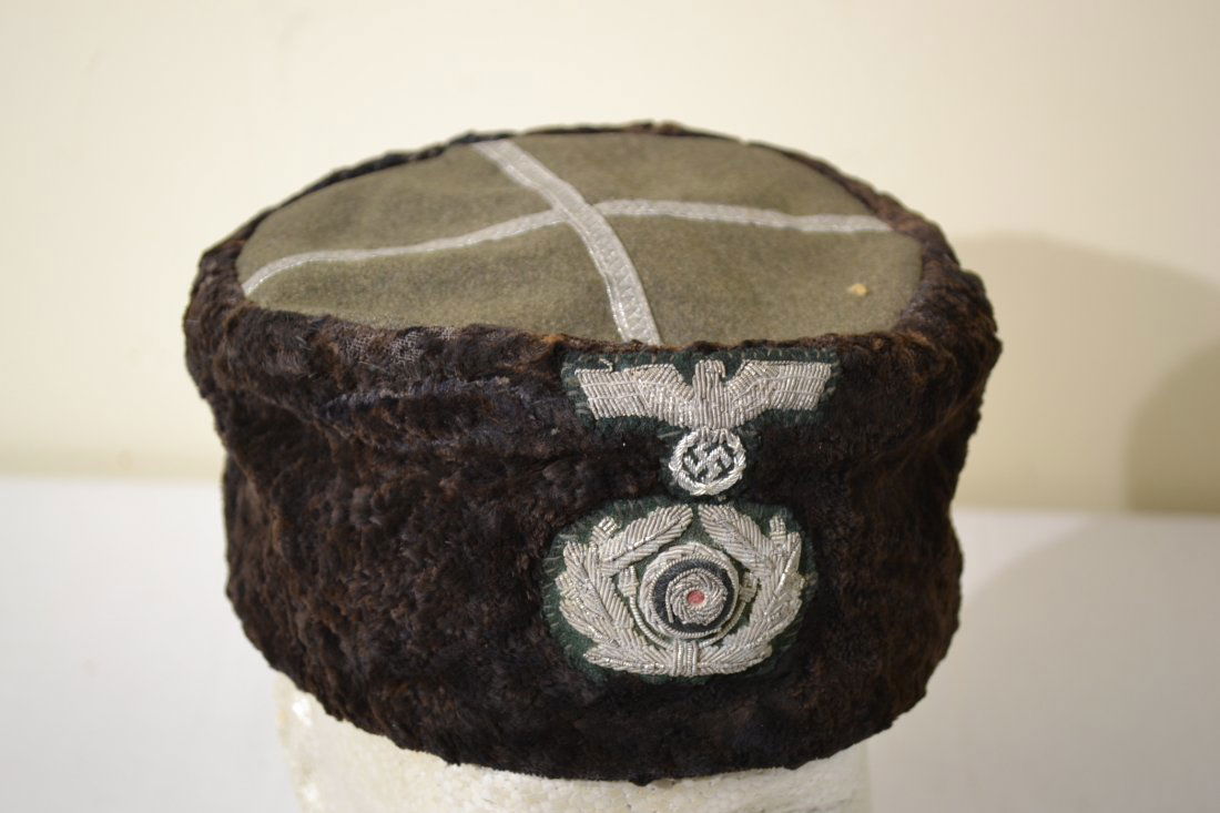 WWII GERMAN RUSSIAN ROA KUBANKA COSSAKS HAT: WWII GERMAN RUSSIAN ROA KUBANKA COSSAKS HAT . WELL WORN AND EXTREMELY RARE FIND. OFFICERS GRADE NAZI INSIGNIA .