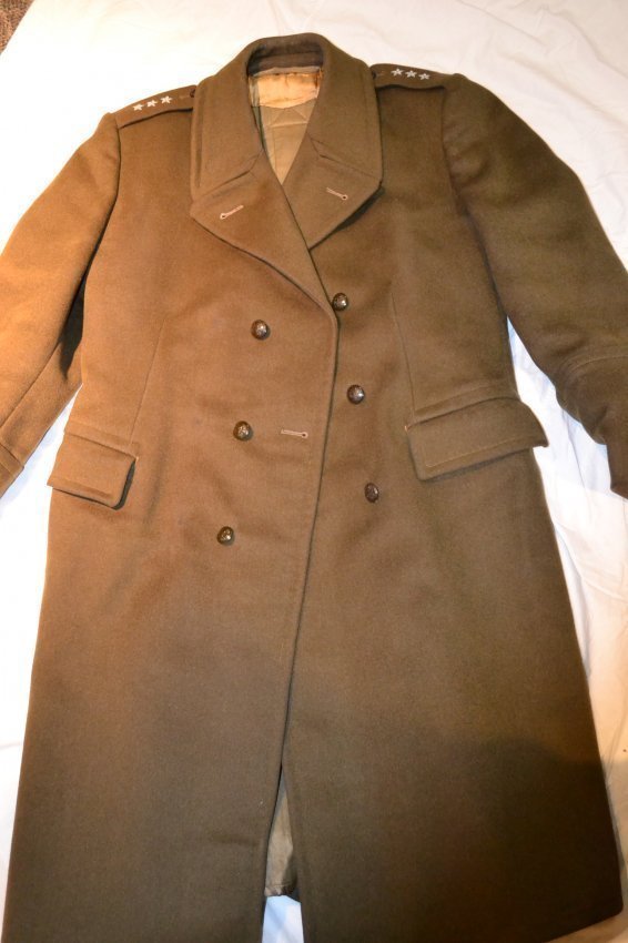 POST WAR POLISH OFFICER GREAT COAT COLD WAR ERA 1963: POST WAR POLISH OFFICER GREAT COAT COLD WAR ERA 1963 DATED .NICE THICK HEAVY WOOL . LARGE SIZE . SILVER WIRE EMBROIDERED STARS ON THE SHOULDER BOARDS .RARE
