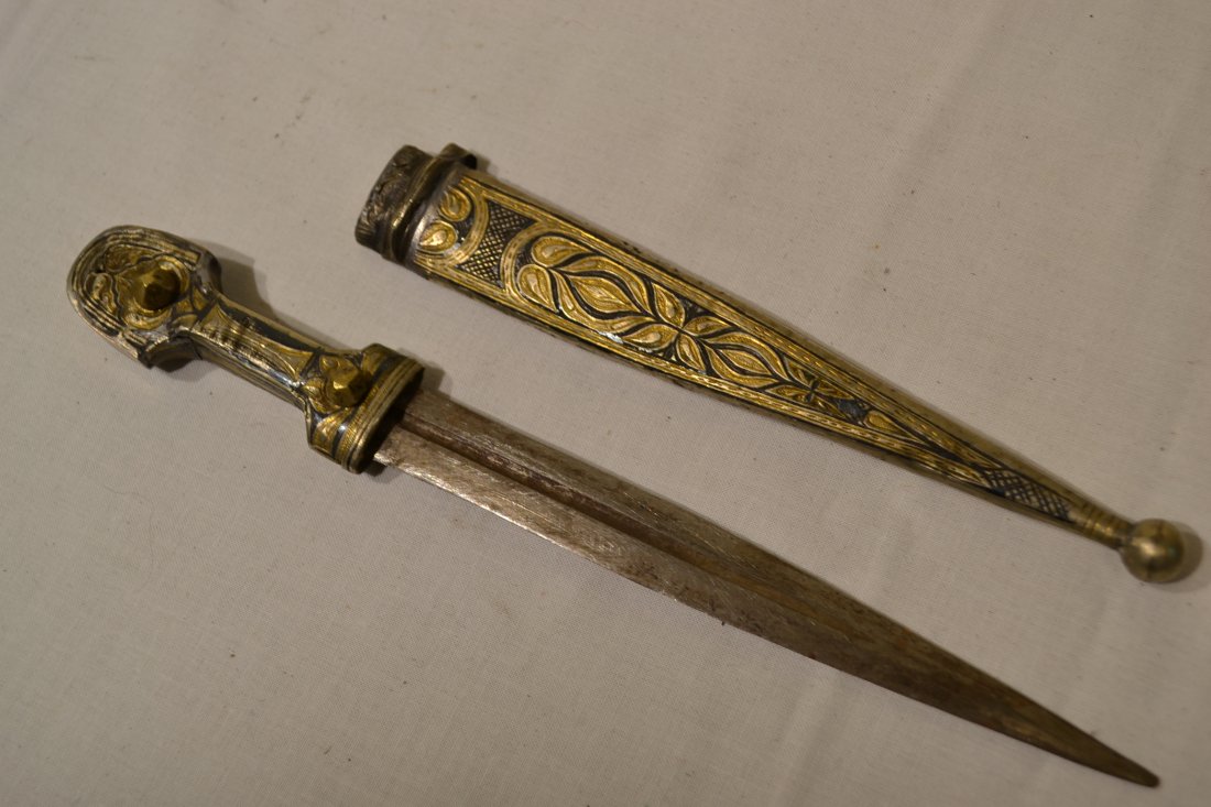 ANTIQUE GEORGIAN CAUCASIAN KINJAL DAGGER FOR A CHILD: ANTIQUE GEORGIAN CAUCASIAN SMALL KINJAL DAGGER FOR A CHILD . SILVER MOUNTS. NICE RARE EXAMPLE.9.5" LONG WITH 6" BLADE