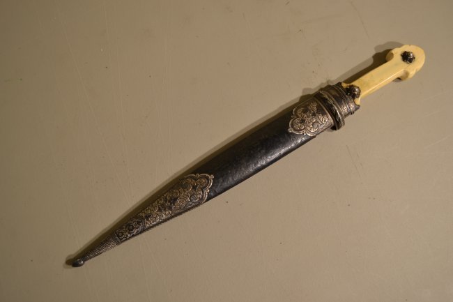 IMPERIAL RUSSIAN CAUCASIAN SMALL KINJAL DAGGER YOUTH: IMPERIAL RUSSIAN CAUCASIAN SMALL KINJAL DAGGER . POSSIBLY MADE FOR A YOUNG MAN. VERY BEAUTIFUL PIECE . 16" LONG WITH 11" BLADE. RARE TO FIND.