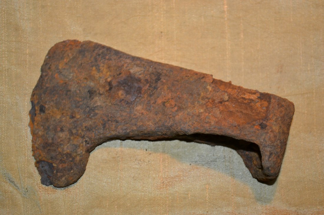 ANTIQUE VIKING IRON BEARDED AXE HEAD GROUND DUG: ANTIQUE VIKING IRON BEARDED AXE HEAD. GROUND DUG FROM NORTHERN RUSSIA. NICE SOLID AND RARE FIND . EARLY PERIOD. GREAT RELIC AND A PIECE OF HISTORY. 9th -11th CENTURY.