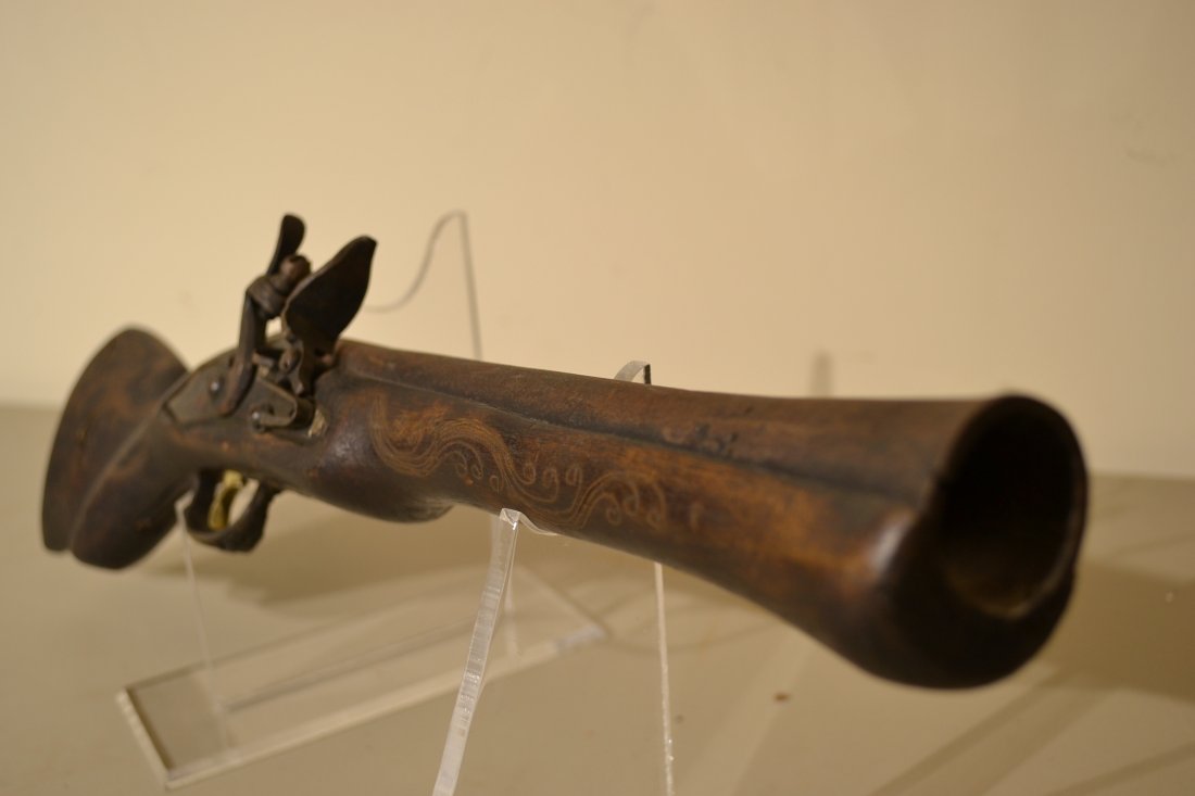 ANTIQUE OTTOMAN TURKISH FLINTLOCK BLUNDERBUSS COACH GUN: ANTIQUE OTTOMAN TURKISH FLINTLOCK BLUNDERBUSS COACH GUN . LARGE GUN WITH A LARGE CALIBER BLUNDERBUSS BARREL .