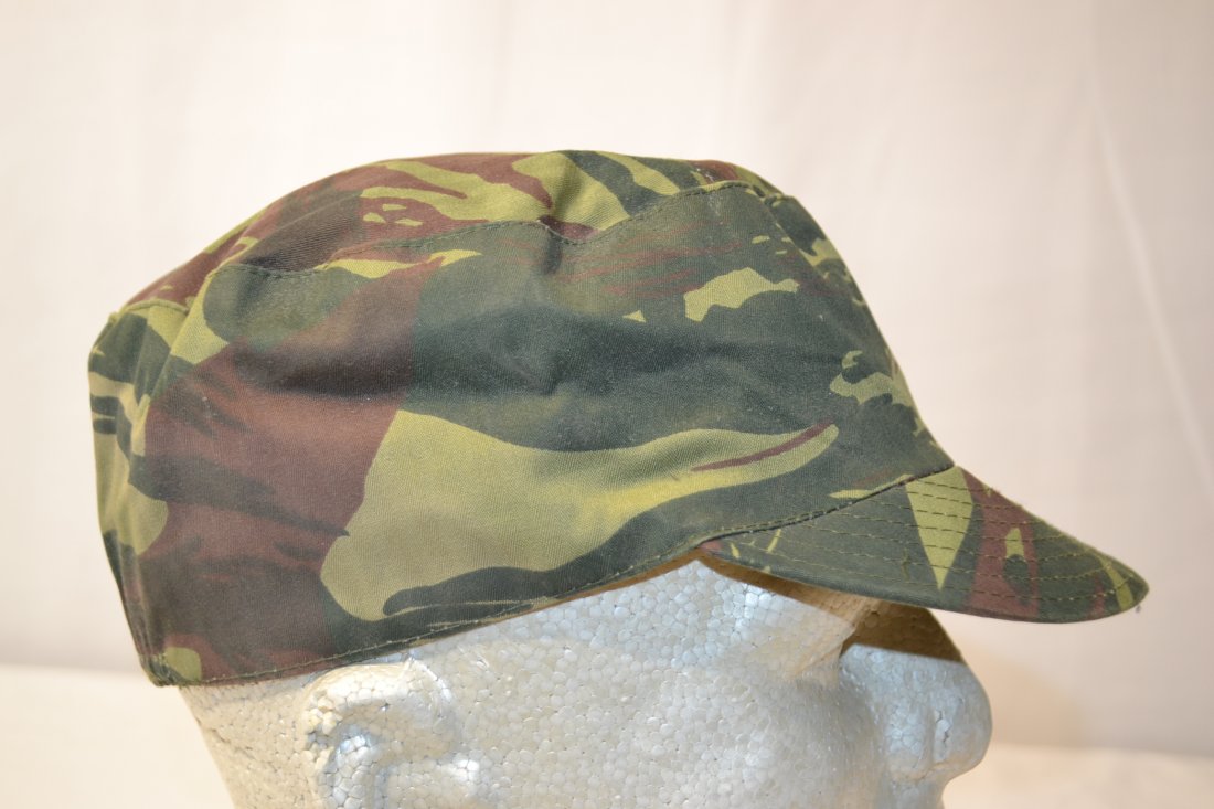 VINTAGE FRENCH FOREIGN LEGION CAMMO FIELD CAP: VINTAGE FRENCH FOREIGN LEGION CAMMO FIELD CAP