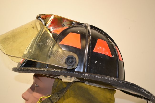 VINTAGE ORIGINAL FIREFIGHTER HELMET CAIRNS & BROTHER: VINTAGE ORIGINAL FIREFIGHTER HELMET CAIRNS & BROTHER . CLASSIC 1000 . AUBURN INDIANA