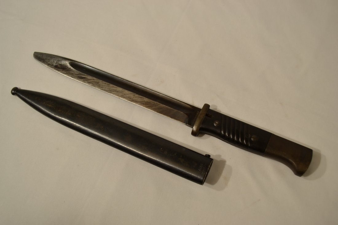 WWII GERMAN K98 COMBAT BAYONET P. WEYERSBERG: WWII GERMAN K98 COMBAT BAYONET . MADE BY P . WEYERSBERG. COMBAT WEAR AND GRINDING TO THE BLADE. NON MATCHING SCABBARD. REAL COMBAT USED WWII BAYONET