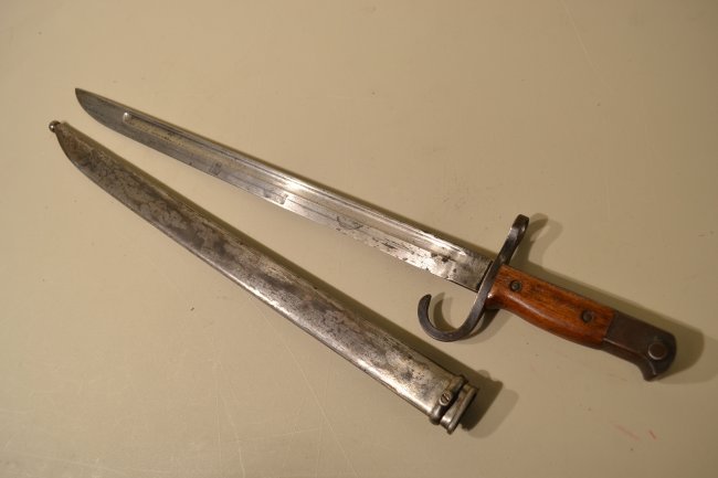 WWII JAPANESE ARISAKA RIFLE BAYONET WITH SCABBARD: WWII JAPANESE ARISAKA RIFLE BAYONET WITH SCABBARD
