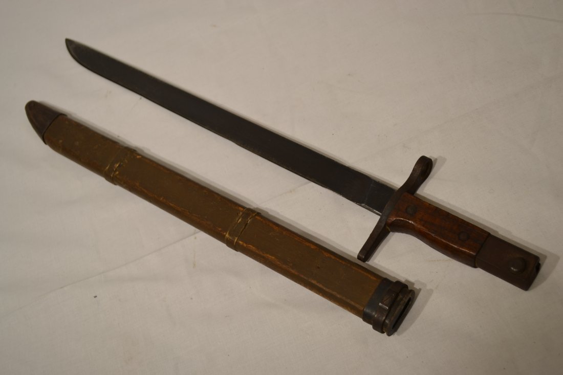 WWII JAPANESE ARISAKA RIFLE BAYONET WITH WOOD SCABBARD: WWII JAPANESE ARISAKA RIFLE BAYONET WITH WOOD SCABBARD . VERY NICE AND CLEAN CONDITION. LATE WAR.