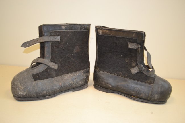WWII GERMAN COLD WEATHER OVER BOOTS RUSSIAN FRONT RARE: WWII GERMAN WEHRMACHT AND SS FORCES WACHE OVER BOOTS AS WORN BY GARRISON GUARDS ON DUTY . MADE FROM HORSE HAIR AND LEATHER. THESE ARE EARLY TYPE BLACK IN COLOR AND PRODUCED BEFORE RUSSIAN CAMPAIN . VE