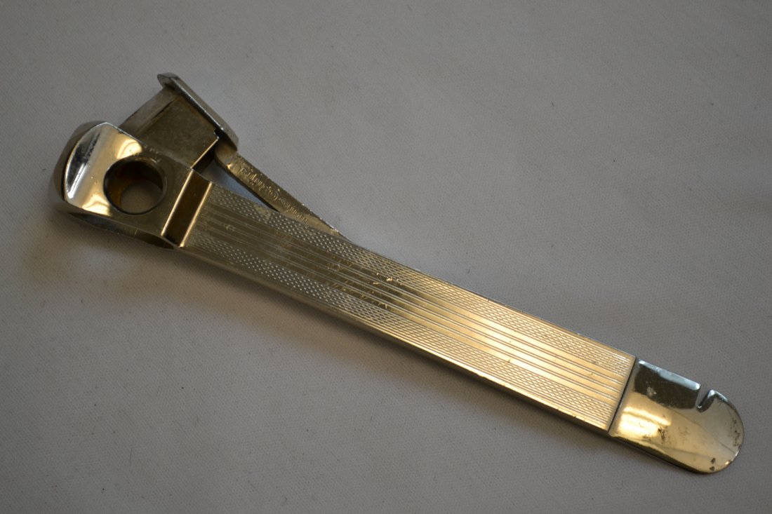 ANTIQUE GERMAN PFEILRING SOLINGEN CIGGAR CUTTER: ANTIQUE GERMAN PFEILRING SOLINGEN CIGAR CUTTER . CHROMED STEEL . WORKS GREAT.