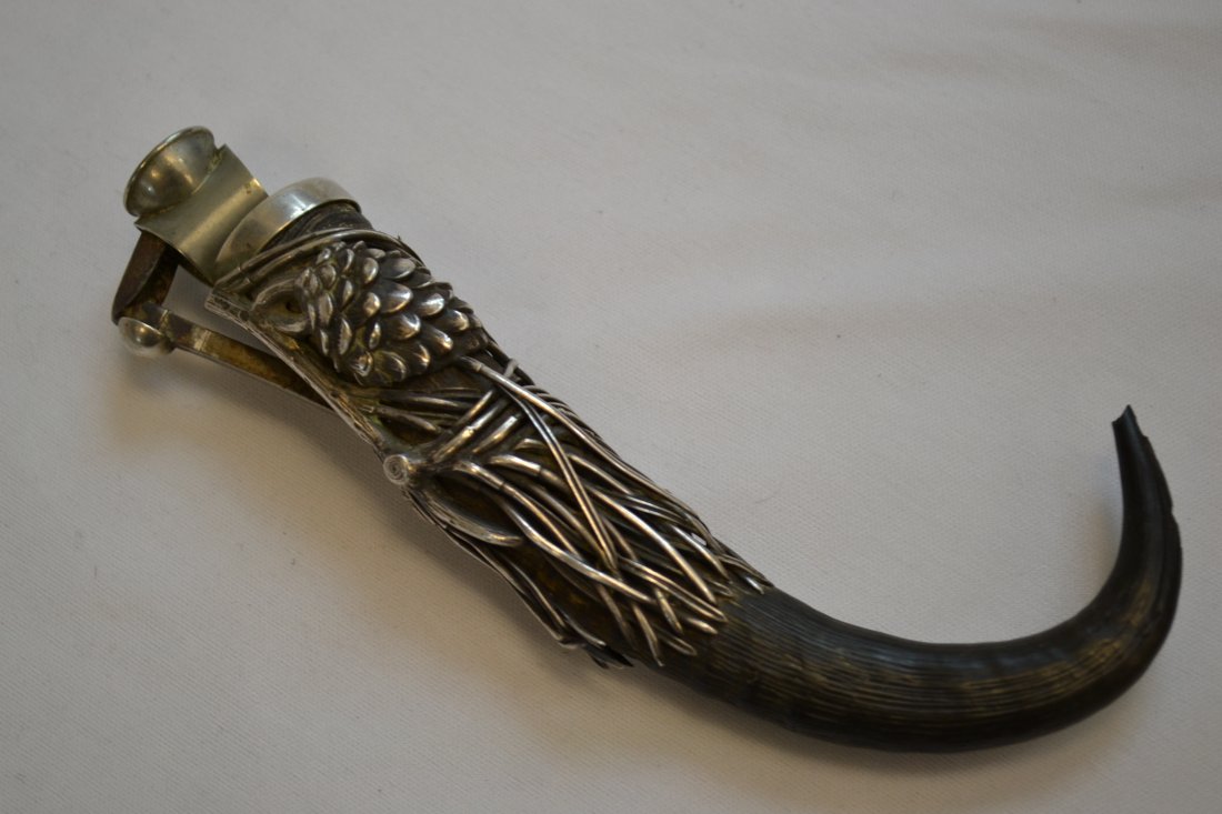 ANTIQUE WWII GERMAN ERA ACIER BEAR CLAW CIGAR CUTTER: ANTIQUE WWII GERMAN ERA ACIER BEAR CLAW CIGAR CUTTER . SILVER DECORATIONS. VERY HIGH QUALITY MADE AND WORKING GOOD.