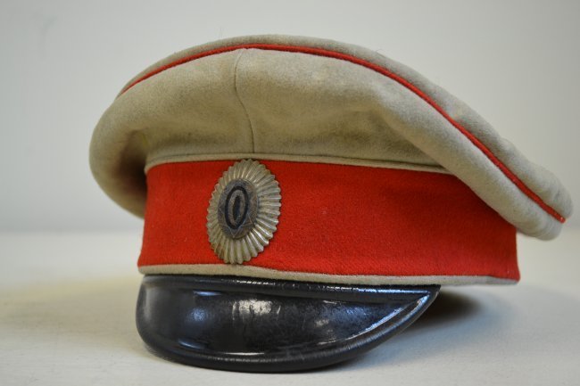 IMPERIAL RUSSIAN OFFICER DRESS UNIFORM VISOR CAP HAT: IMPERIAL RUSSIAN OFFICER DRESS UNIFORM VISOR CAP HAT . VERY NICE CONDITION FOR ITS AGE . EARLY 20TH CENTURY . RED LINING WITH INK STAMP AND NICE SWEAT BAND . RARE AND HARD TO FIND !