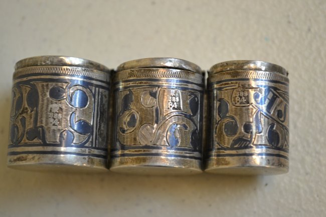 ANTIQUE IMPERIAL RUSSIAN 84 SILVER NIELLO COIN HOLDER: ANTIQUE IMPERIAL RUSSIAN 84 SILVER NIELLO COIN HOLDER . VERY BEAUTIFUL AND HIGHLY DECORATIVE ITEM . HOLDER FOR 20 , 15 , AND 10 KEPEEK SILVER RUSSIAN COINS . YALTA CITY ENGRAVED AND MANY 84 SILVER STA