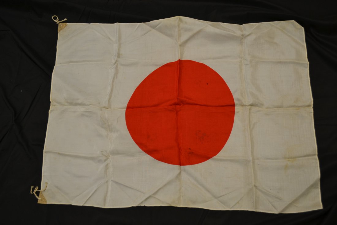 WWII JAPANESE NATIONAL SILK FLAG IWO JIMA GI SOUVENIR: WWII JAPANESE NATIONAL SILK FLAG IWO JIMA GI SOUVENIR . GREAT CONDITION 36" X 26.5" . CONSIGNOR STATES IT IS GI BRING BACK FROM IWO JIMA.