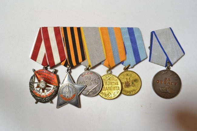 WWII SOVIET RUSSIAN GROUP OF 6 AWARDS WITH DOCUMENTS: WWII SOVIET RUSSIAN GROUP OF 6 AWARDS WITH DOCUMENTS