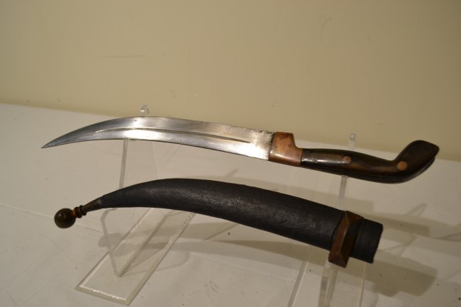 ANTIQUE GEORGIAN CAUCASIAN KINJAL DAGGER: ANTIQUE GEORGIAN CAUCASIAN KINJAL DAGGER . NICE UNIQUE DESIGN. GEORGIAN INSCRIPTION.19\" LONG WITH 11\" BLADE